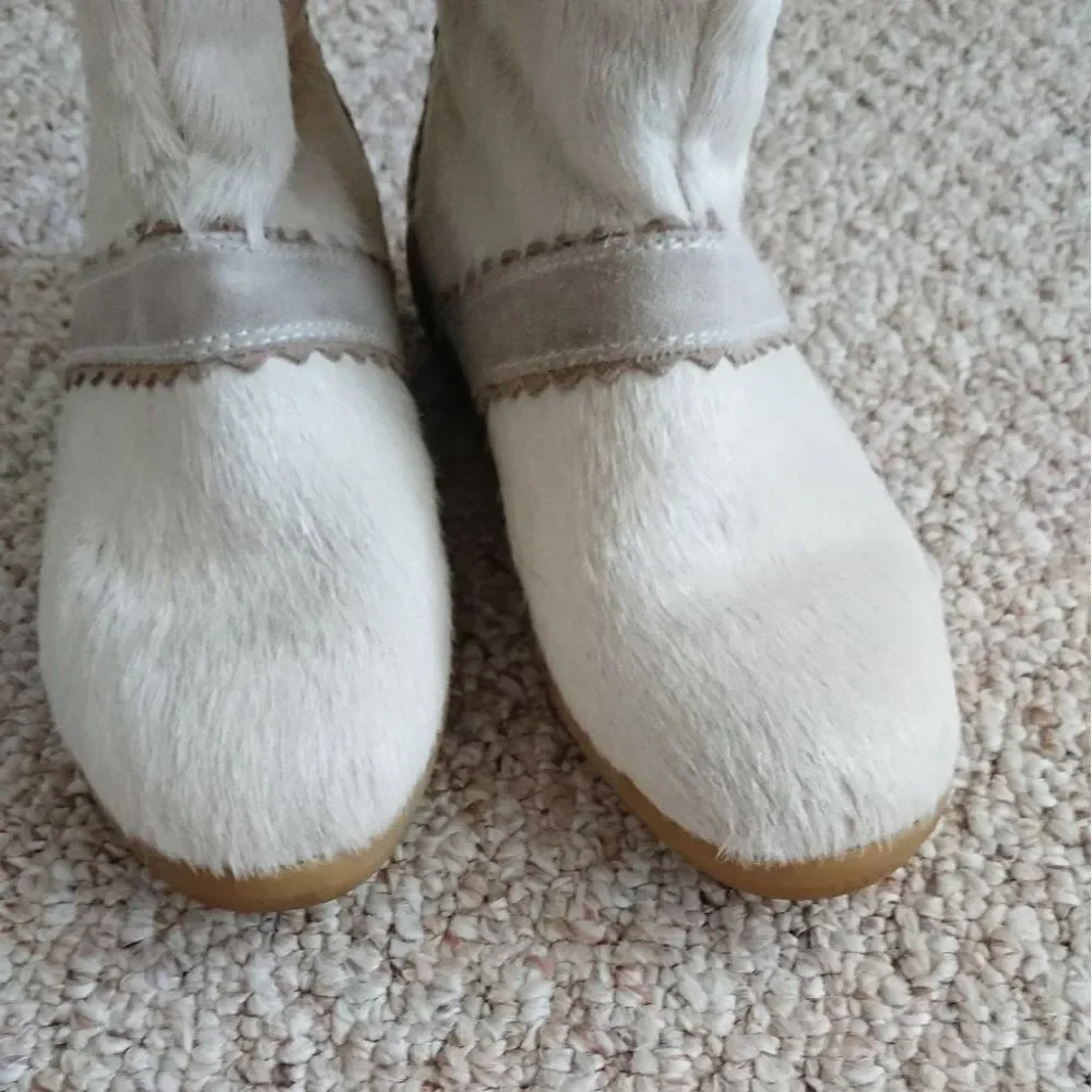 Tecnica white goat fur winter boots size 36.5